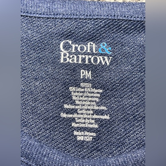 Croft & Barrow Button Shoulder Sweatshirt in Navy Blue Sz Petite Medium A-66 - Picture 2 of 6